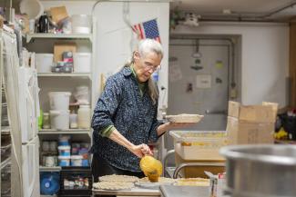 Mariel Hess of Glover pours puree into a pie crust.